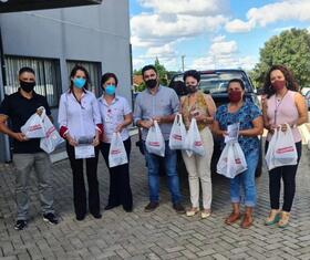 Foto 4 / Empresas presenteiam profissionais da saúde com chocolates